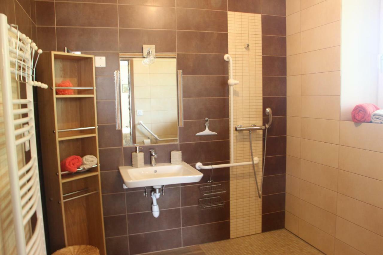 Chambres Aux Bonnes Herbes Bais  Экстерьер фото